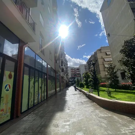 Guesthouse Apartments アパート